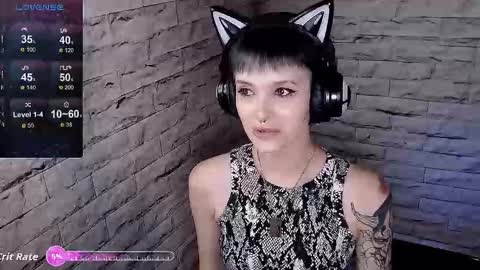 Snapshot of lauren_raquel chatting on 09-22-25, 12:18 Eva online show from 09-22-25, 12:18
