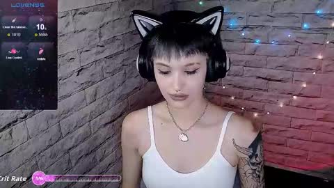 Snapshot of lauren_raquel chatting on 09-24-25, 12:19 Eva online show from 09-24-25, 12:19
