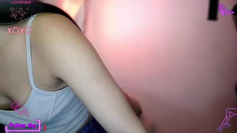 Snapshot of lauren_sweet7 chatting on 11-22-25, 05:23 Lauren online show from 11-22-25, 05:23