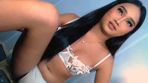 Snapshot of laurenfox16 chatting on 11-11-25, 03:01 chloe3 online show from 11-11-25, 03:01