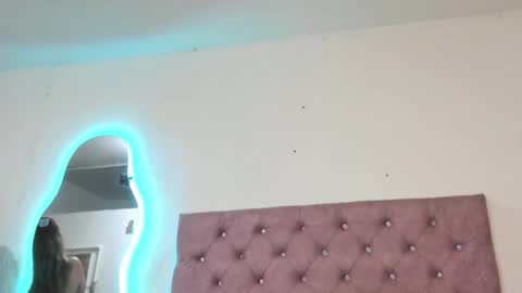 Snapshot of laurenlaine99 chatting on 09-14-25, 05:01 laurenlaine online show from 09-14-25, 05:01