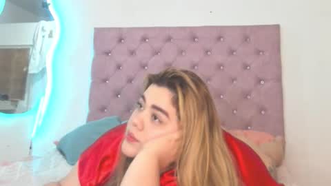 Snapshot of laurenlaine99 chatting on 10-15-25, 04:18 laurenlaine online show from 10-15-25, 04:18