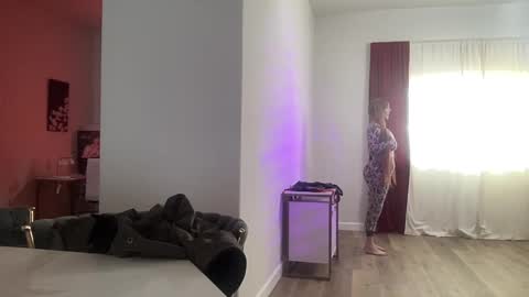 Lauren Phillips online show from 01-27-25, 10:06