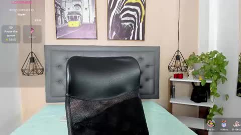 Snapshot of laurenrosee_ chatting on 11-03-25, 01:56 Lauren  online show from 11-03-25, 01:56