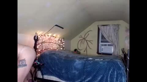 Snapshot of laureybabe44 chatting on 12-18-24, 10:57 Lauren online show from 12-18-24, 10:57