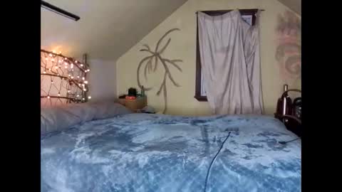 Snapshot of laureybabe44 chatting on 03-07-25, 01:42 Lauren online show from 03-07-25, 01:42