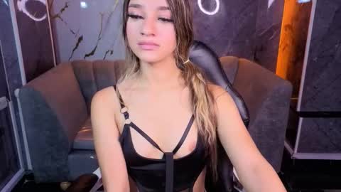 Snapshot of laurita_b chatting on 11-21-25, 07:56 Laurita online show from 11-21-25, 07:56