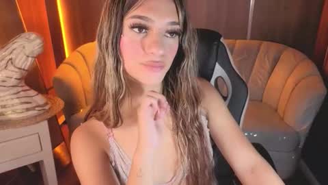 Snapshot of laurita_b chatting on 11-22-25, 08:08 Laurita online show from 11-22-25, 08:08