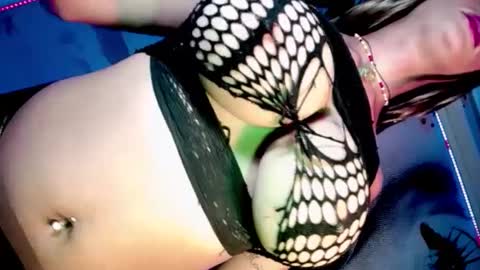 Snapshot of laurycamille chatting on 12-06-24, 05:09 LauryCamille online show from 12-06-24, 05:09