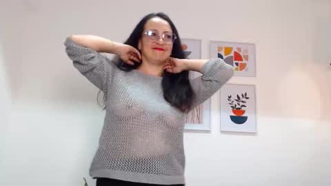 Snapshot of lauryn_jones chatting on 02-26-26, 08:08 Laury online show from 02-26-26, 08:08