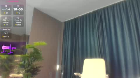 Snapshot of laurynncooper chatting on 02-01-26, 07:18 Laura online show from 02-01-26, 07:18