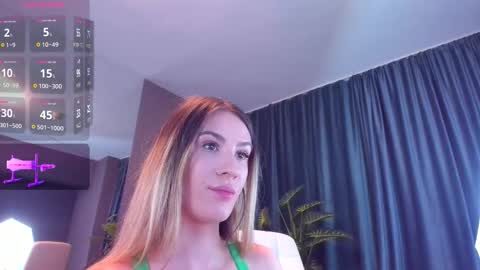 Snapshot of laurynncooper chatting on 02-17-26, 07:16 Laura online show from 02-17-26, 07:16