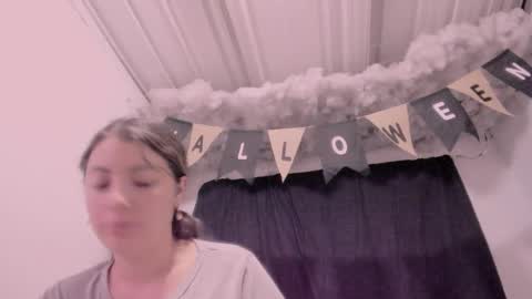 Lauu G online show from 10-21-25, 10:05