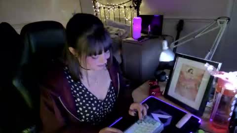 Lavenderrzz online show from 11-20-25, 02:50