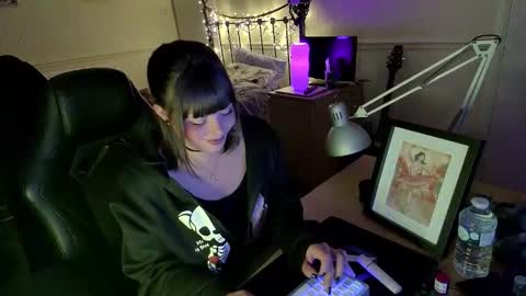 Lavenderrzz online show from 11-24-25, 02:17