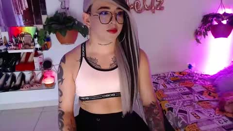 Cristina online show from 11-18-25, 12:05