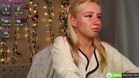 Mia online show from 10-21-25, 09:26