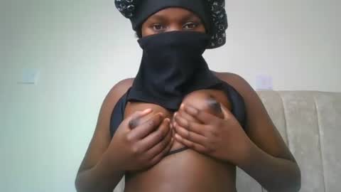 Snapshot of lavycaramel chatting on 11-21-25, 11:03 lavycaramel online show from 11-21-25, 11:03