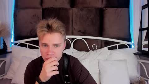 Snapshot of lawrence_miles chatting on 10-11-25, 10:36 Lawrence online show from 10-11-25, 10:36