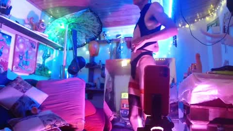 Laye19 online show from 12-11-24, 06:25