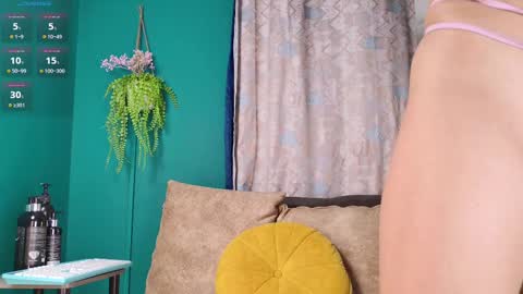 layla_17 online show from 09-08-25, 04:39