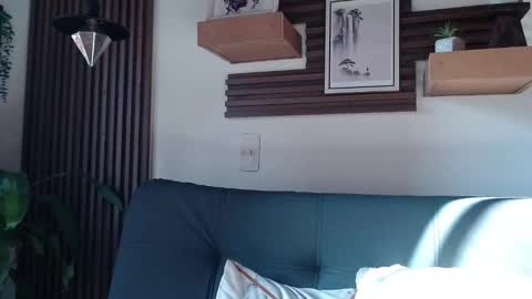 Layla online show from 11-16-25, 08:47