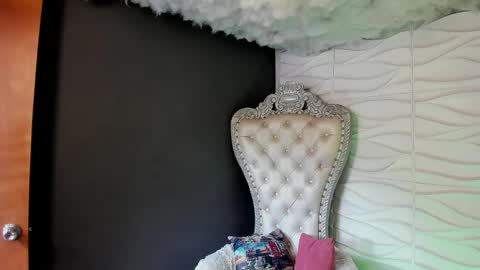 Layla online show from 03-21-26, 08:01