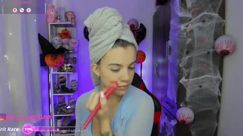 Layla online show from 10-24-25, 02:57