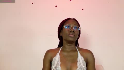 Snapshot of layla_collins_ chatting on 02-24-26, 12:25 layla online show from 02-24-26, 12:25