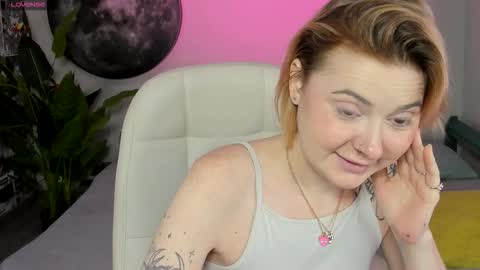 Layla online show from 11-18-25, 06:07