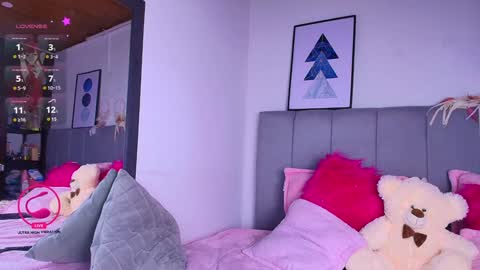 Snapshot of layla_nicols chatting on 01-14-25, 10:27 Layla online show from 01-14-25, 10:27