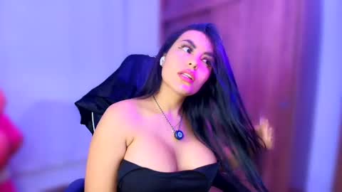 Snapshot of layla_nicols chatting on 04-06-26, 04:57 Layla online show from 04-06-26, 04:57