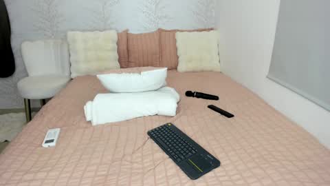 Snapshot of layla_vanegas chatting on 12-24-24, 05:02 Layla Vanegas online show from 12-24-24, 05:02