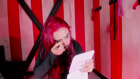 laylaa_and_logan online show from 10-31-25, 07:04