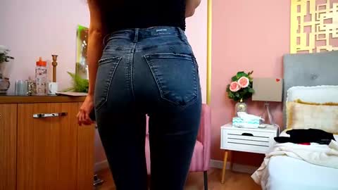 LaylaaDiamond online show from 10-22-25, 03:40