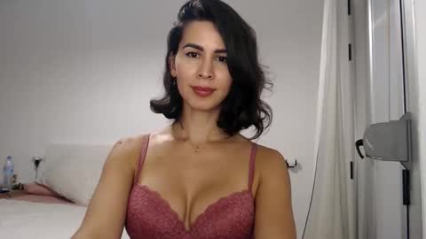 Layla online show from 09-19-25, 04:07