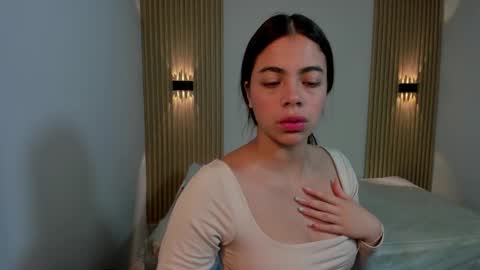 Snapshot of laylaember chatting on 01-08-26, 12:29 LaylaEmber online show from 01-08-26, 12:29