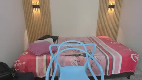 Snapshot of laylaember chatting on 01-09-26, 01:14 LaylaEmber online show from 01-09-26, 01:14