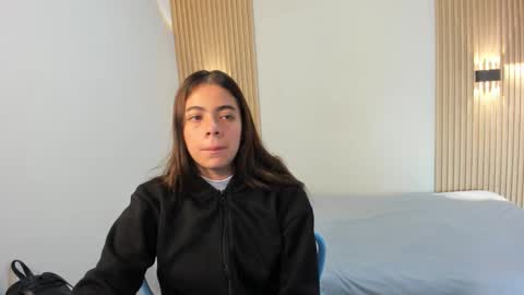 Snapshot of laylaember chatting on 01-17-26, 11:48 LaylaEmber online show from 01-17-26, 11:48