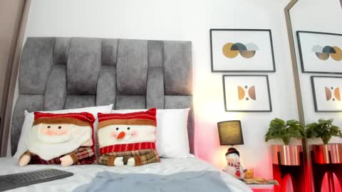 Layla Jenssen online show from 12-17-24, 04:23