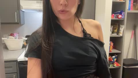 Layla online show from 01-11-26, 05:45