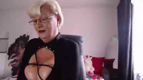 Layla online show from 12-08-24, 07:37