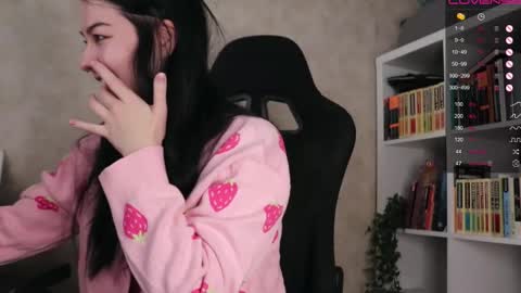 Snapshot of lazynut chatting on 10-24-25, 04:42 Lisa online show from 10-24-25, 04:42