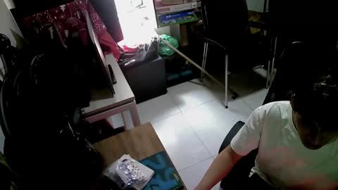 Snapshot of le_petit_princeb612 chatting on 09-09-25, 03:33 andres online show from 09-09-25, 03:33