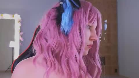 Snapshot of lea_belle_ chatting on 02-17-26, 04:46 Lea online show from 02-17-26, 04:46