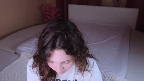 Snapshot of lea_belle_ chatting on 02-28-26, 06:53 Lea online show from 02-28-26, 06:53