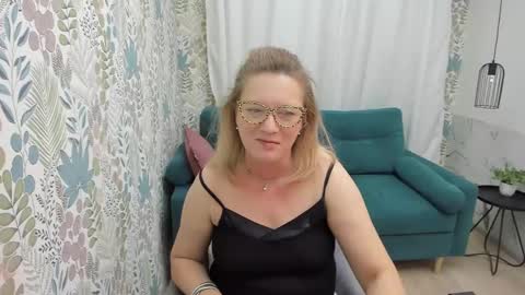 Snapshot of lea_fruit chatting on 02-22-25, 08:18 Lea online show from 02-22-25, 08:18