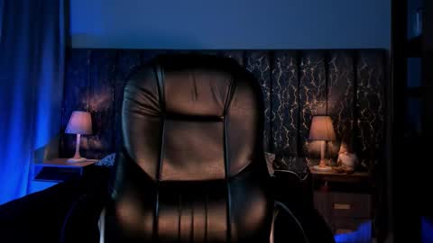 Lea Velle online show from 11-22-25, 08:57