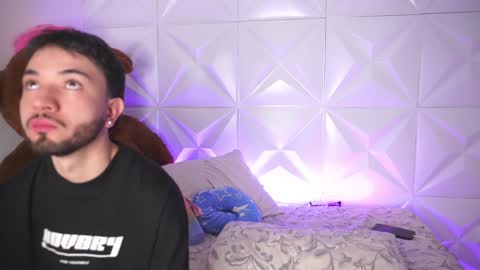 Snapshot of league_of_lovers2 chatting on 02-08-25, 11:24 Vero Andy and Caius online show from 02-08-25, 11:24