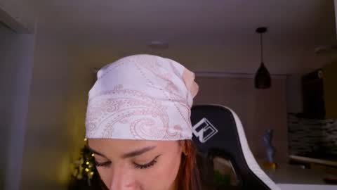 leah_cute3 online show from 12-19-25, 04:19